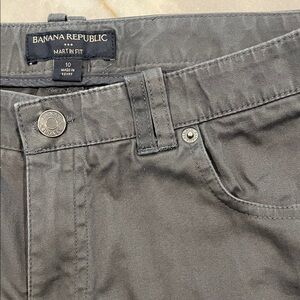 Banana Republic Martin Fit Dark Gray Capri Pants size 10